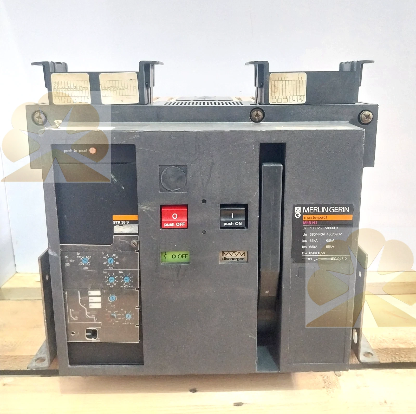 Schneider Electric M16H1 Air Circuit Breaker Product Description